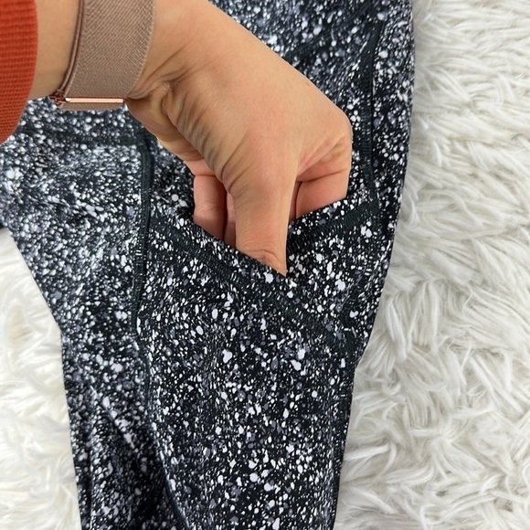 Lululemon Outrun 17" Crop Splatter White Black / Black - Picture 6 of 9